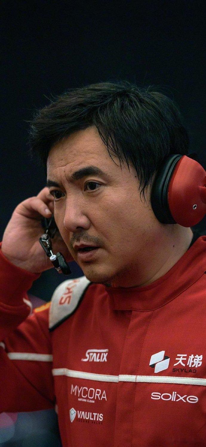 飞驰人生谁懂飞驰人生3的好！作为爽片够劲，作为剧情片够深，赛道戏全程高能，人物还