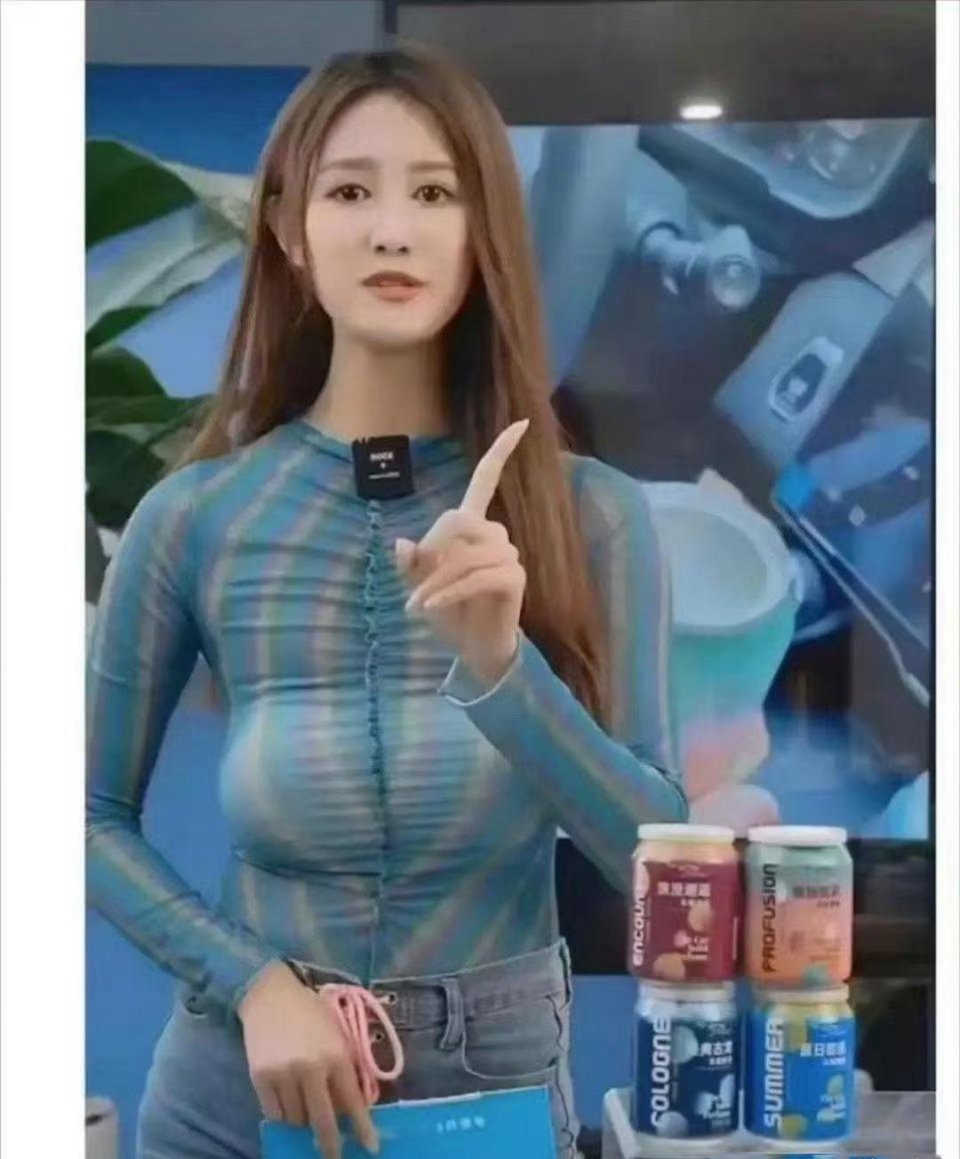 好尴尬，难道她自己就没有发现吗 