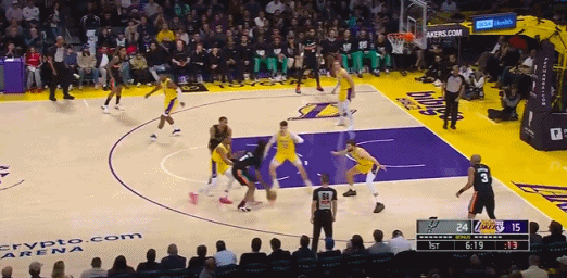 拿命防都防不住   文班亚马8分钟25分...... 文班亚马8分钟25分文班亚