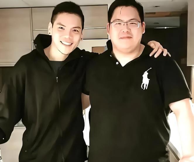 谁能想到？向太和小儿子向佑互删拉黑、冷战好几年，居然靠向佐一番真心话就破冰了？这