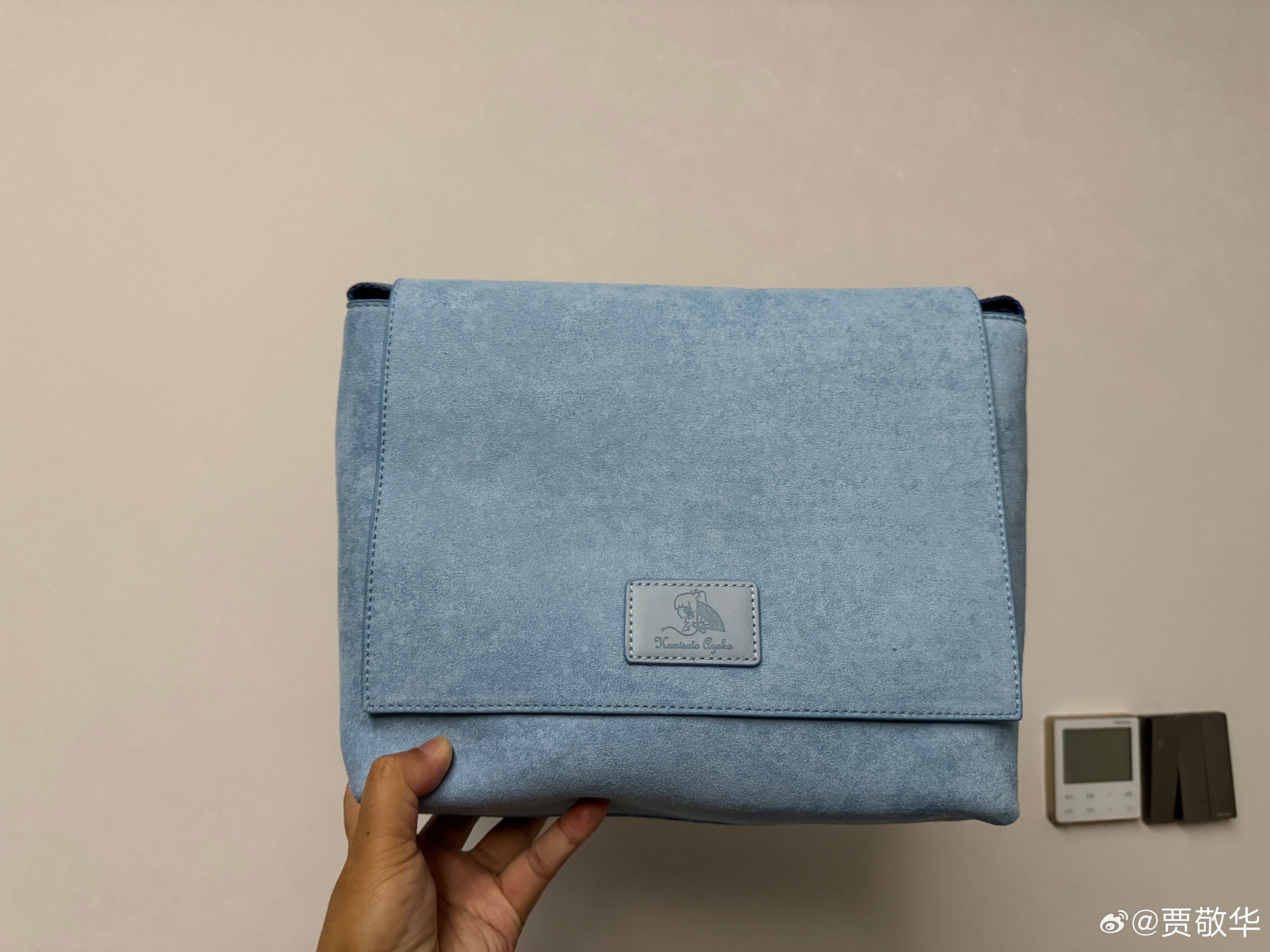 #每天早起打卡# 新的一周开始了，加油搬砖啊。忽然发现，这个包挺好看！ 