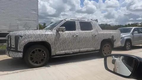 X 基本一致，车头将全新设计（含贯穿式灯带、双层前灯），尺寸比现款Amarok更