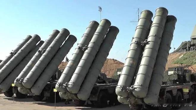 乌克兰曾经是“世界第三核大国”！为何放弃3000枚核弹头？内行人的几句话揭开真相