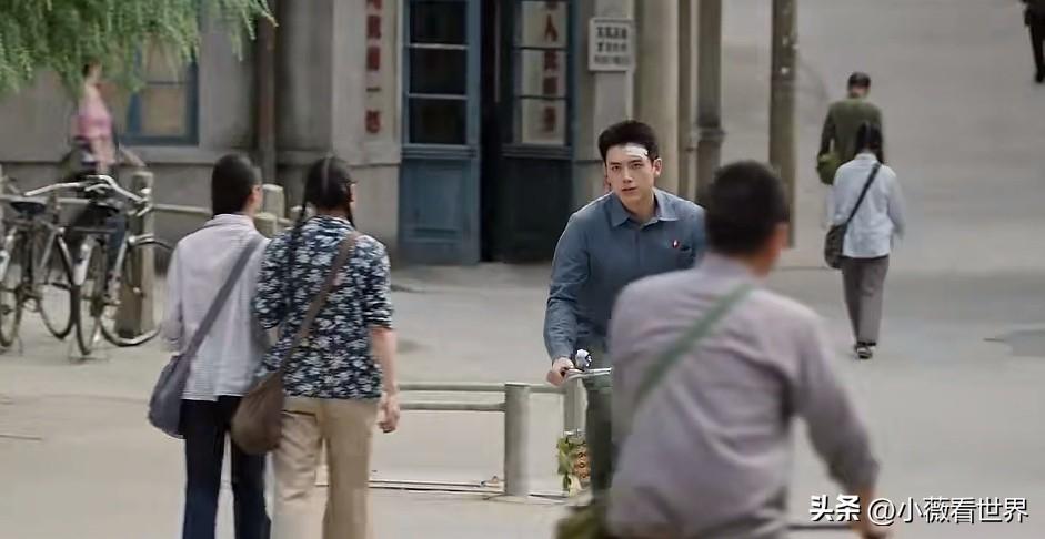 也真是巧了！就在停电方穆扬出去看看情况时，黑灯瞎火之间摔了一跤，额头摔破了！
