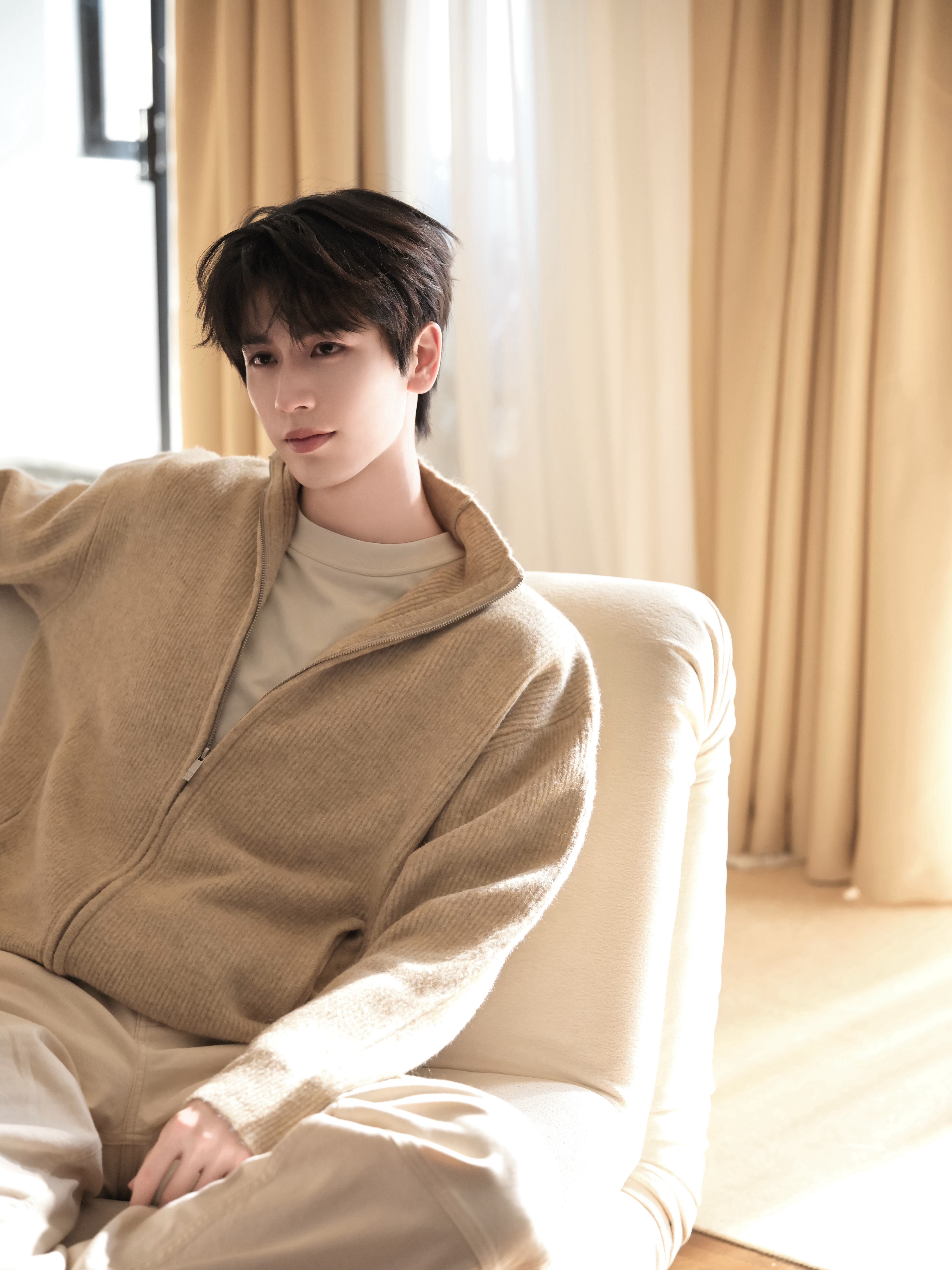 张凌赫 × 追觅 拍摄花絮图集 📸 风格大赏