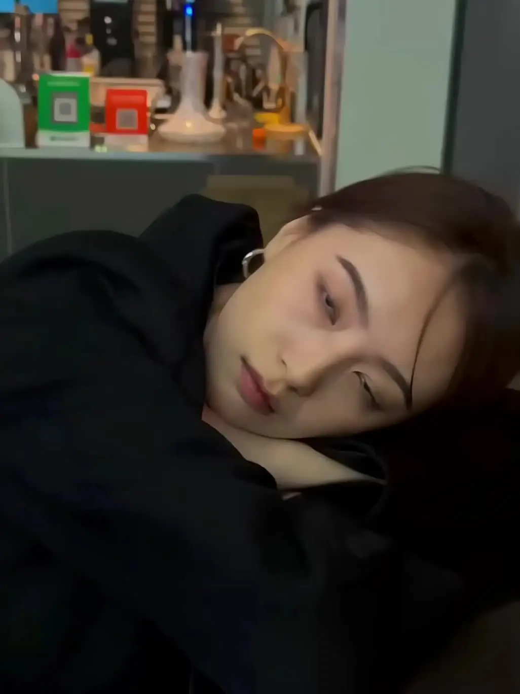 江湖的规矩就是 人走茶凉 默契散场不要问 问就是不懂规矩.
