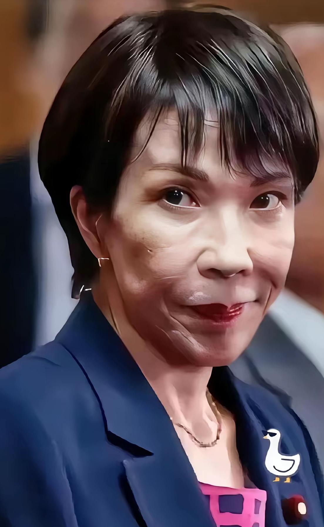 终于扛不住了，

高市早苗被问责中日关系，

11月26日日本党首辩论会上，立宪