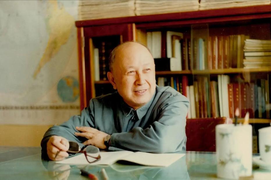“我姓钱，但我不爱钱···”钱学森1995年，获得了百万港元奖金，然而他没有丝毫