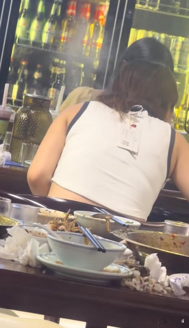 能不能发明一种东西，阻止这些蹭穿的人啊
我想到一种东西，假设可以在新衣服上，撒下