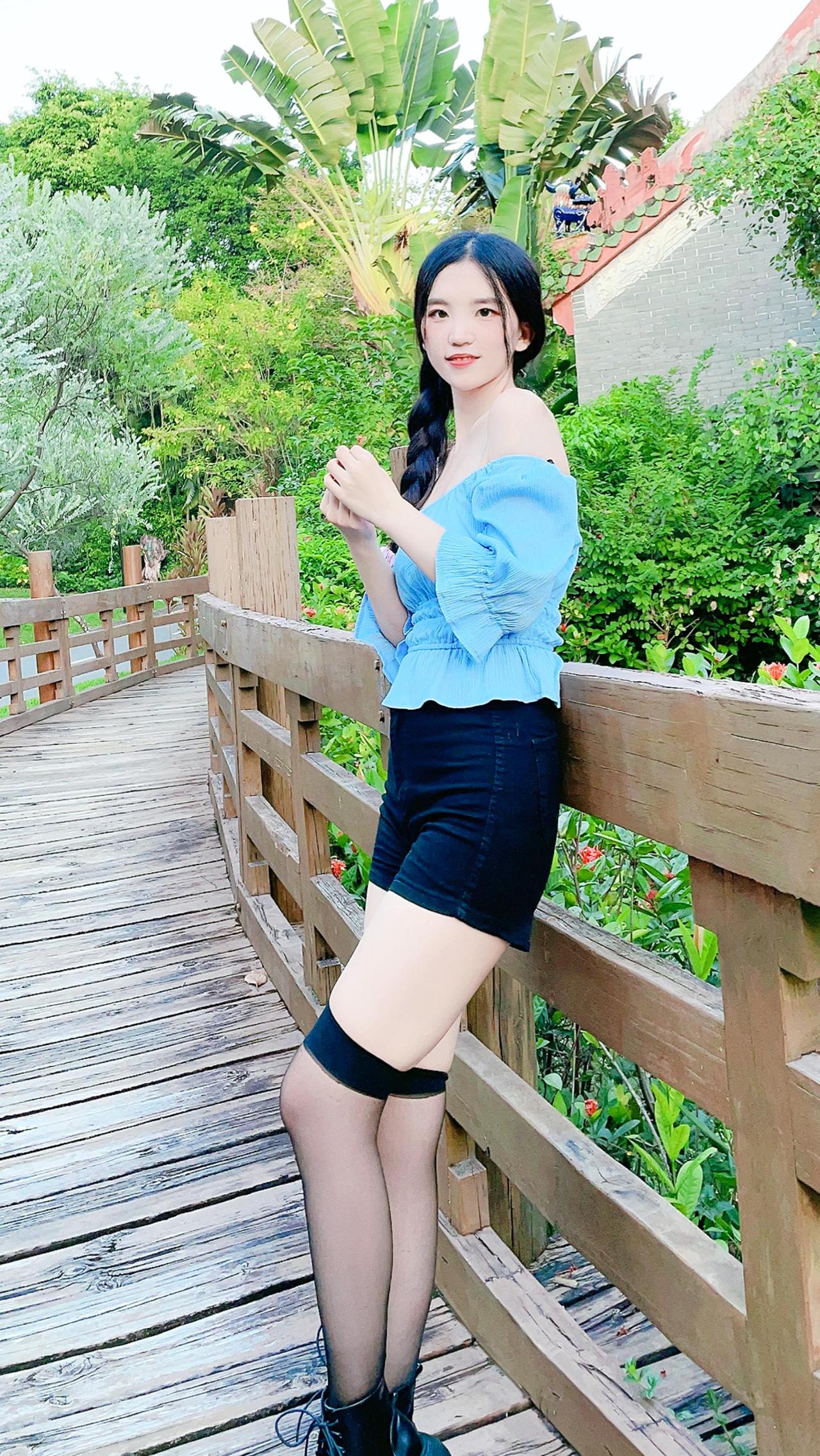 户外纯欲风 公园拍照 过膝袜 黑丝搭配 长筒袜