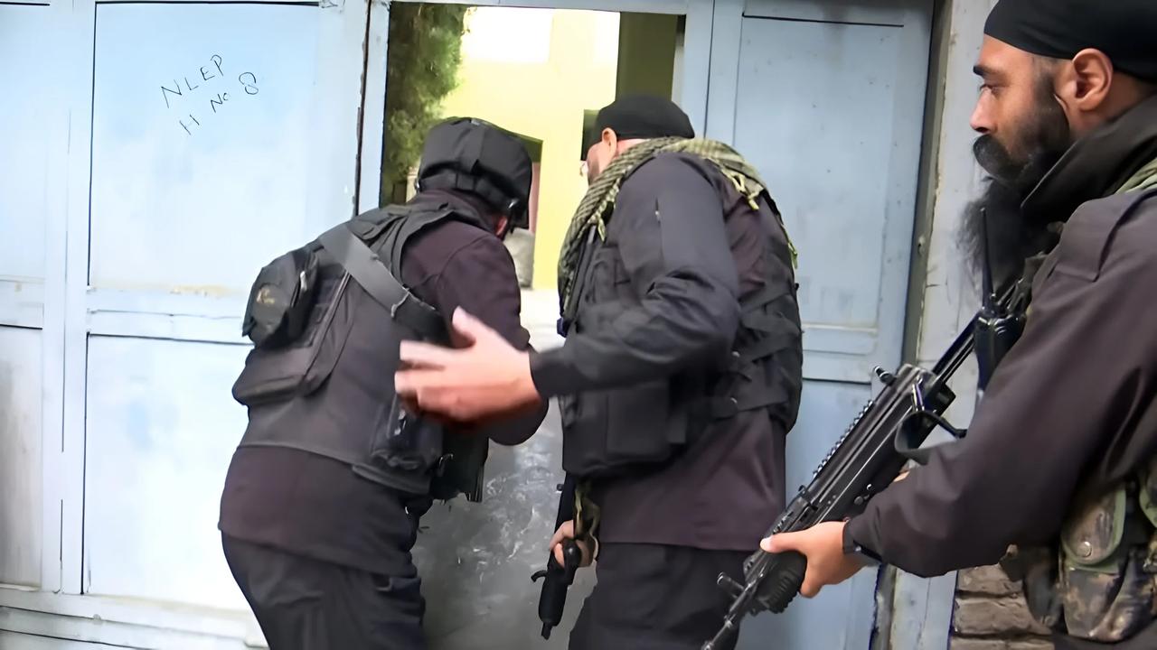 印度克什米尔特警域国产新型冲锋枪