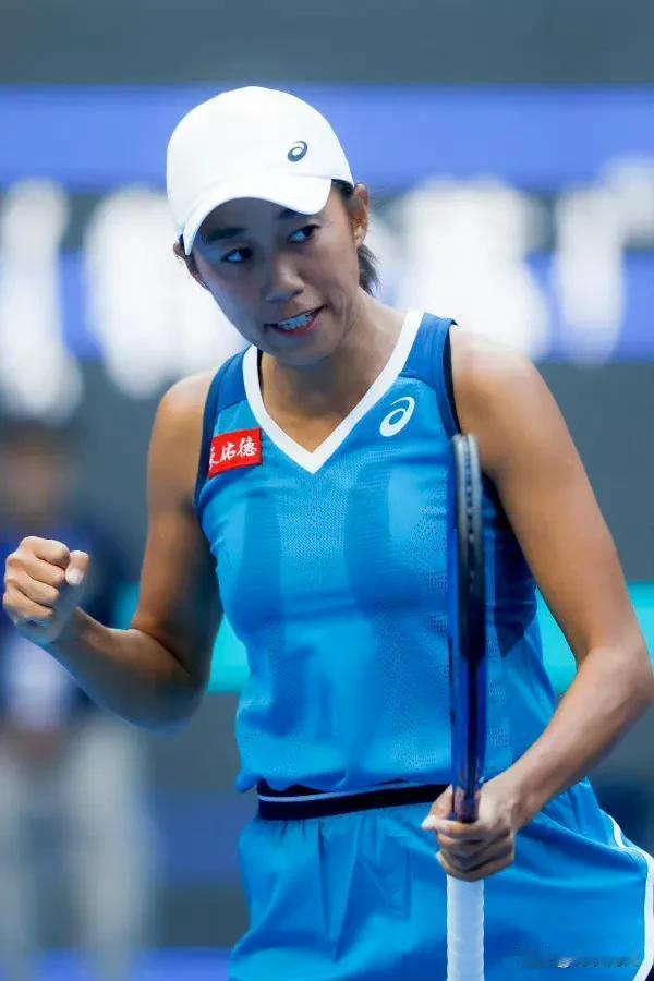 #2024中网# 张帅淘汰了世界排名第8的纳瓦罗，打进#2024中网# 32强。