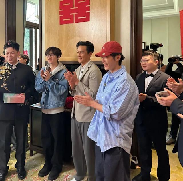 「驚喜現身素人婚禮..52歲臉蛋帥氣依舊 零架子親民舉動獲好評……」誰能想到參加