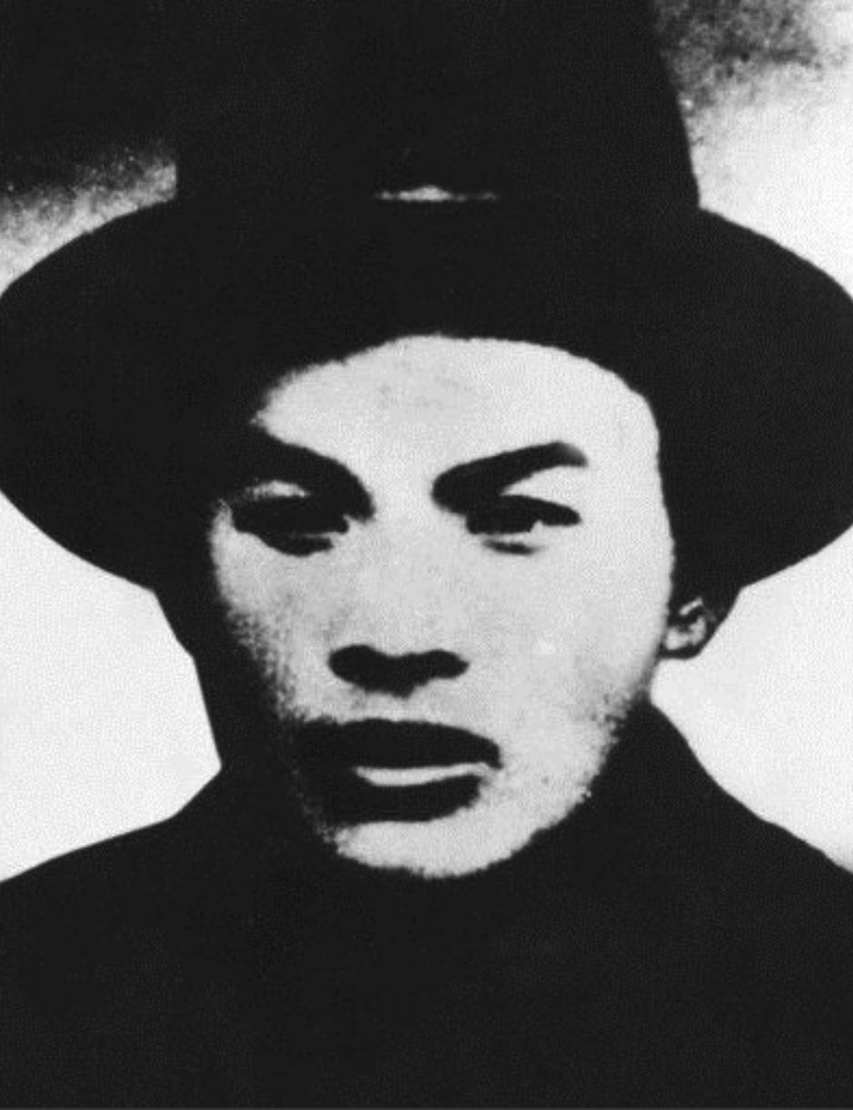 1940年，崔景岳被捕，敌兵翻出张白纸，冷笑：“写的啥？”崔景岳心头一跳，却压低