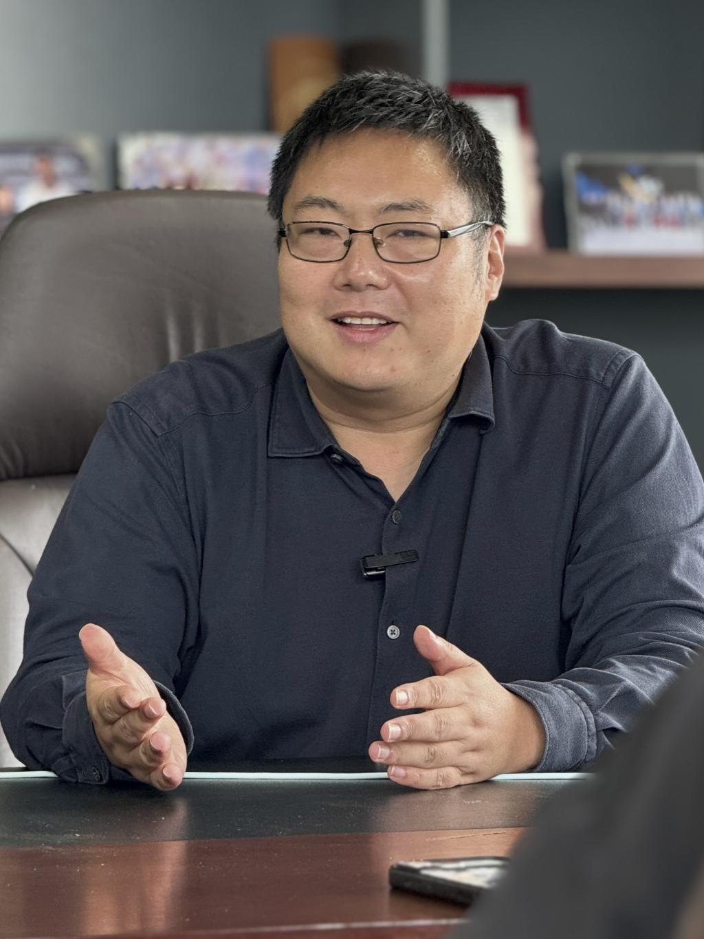 中国突破摩尔定律！8英寸氮化镓3DIC芯片量产，AR眼镜显示技术领跑全球
 
当