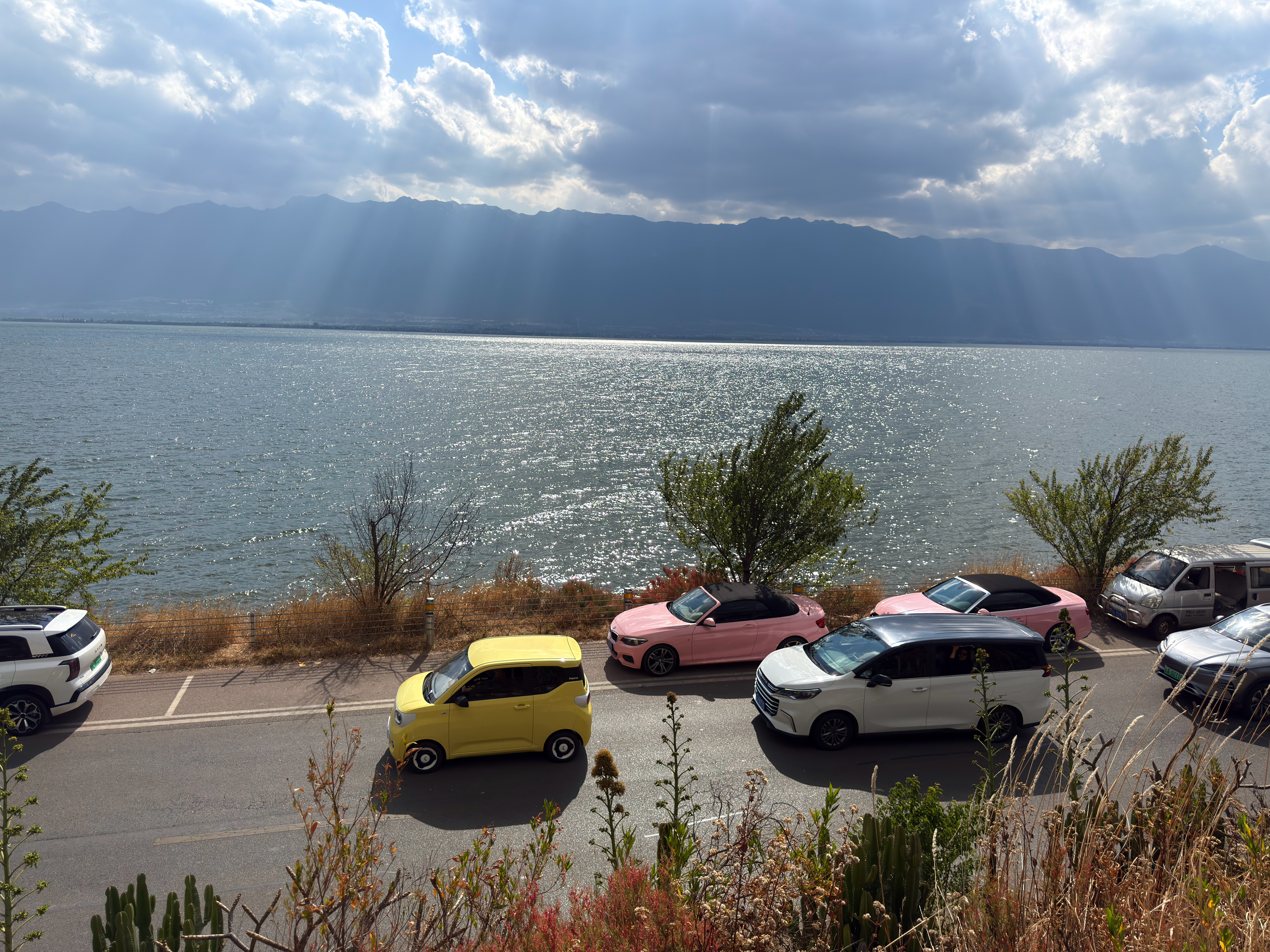 洱海的风景还是不错听说全国的宝马2系敞篷都在云南和海南真的假的