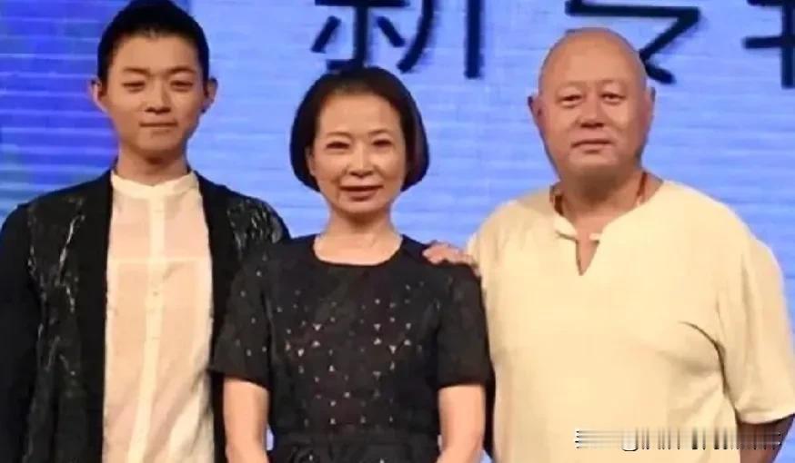 霍尊最对不起的人是母亲，她因儿子不敢再嫁。这句话深深地触动了我，让我不禁思考起家
