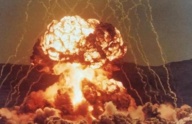 日本能否造出核弹？它会不会偷偷造？
 
日本造核弹的本事，早就攥在手里了。日本原