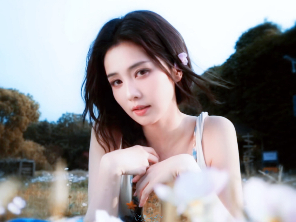 ·白鹿王韵娜 ·白鹿开到荼蘼 从前有一只小猪，种了一颗草莓和一个芒果，草莓长得好