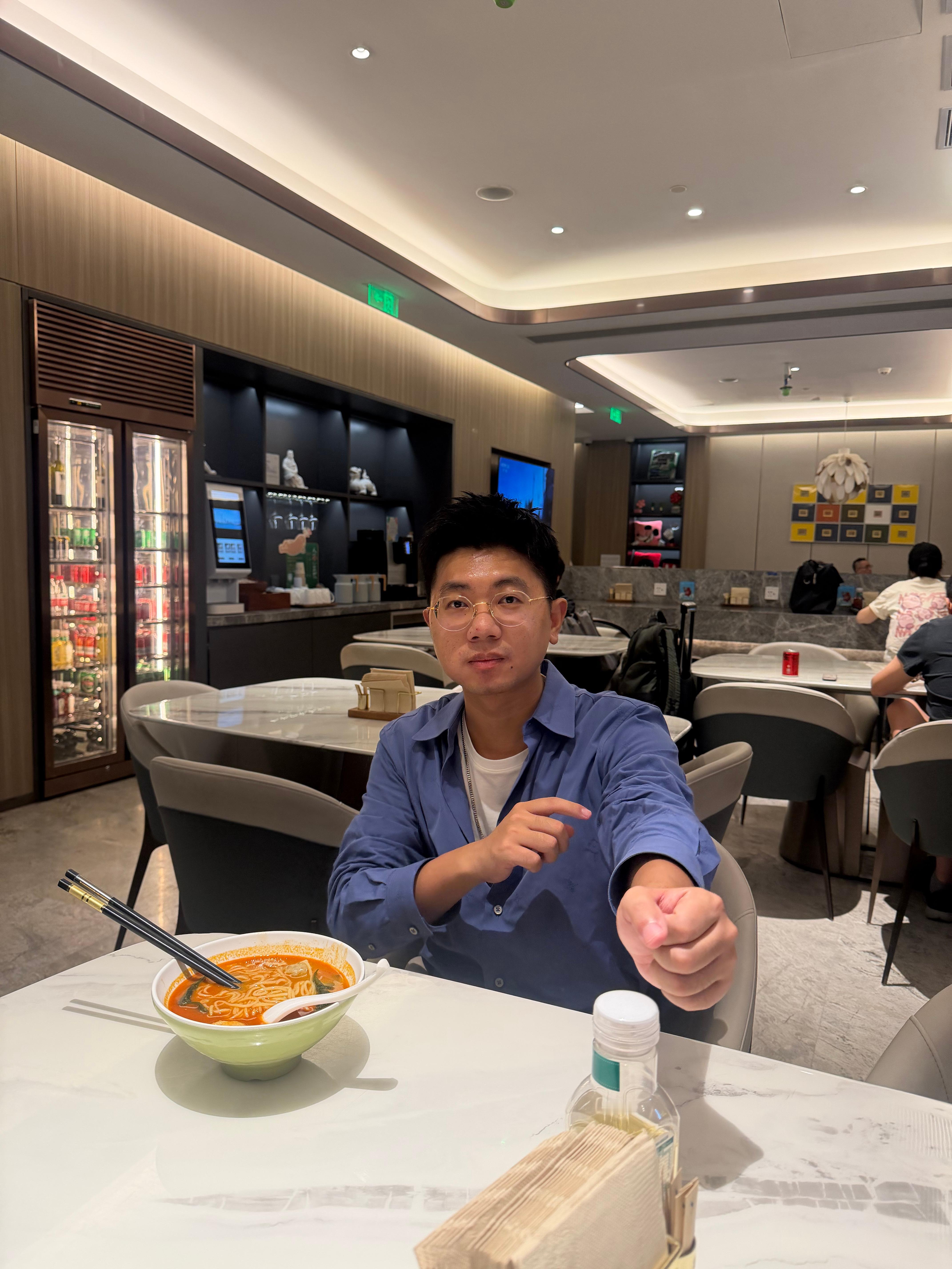 在厦航休息室吃碗葱油拌面  ​​​