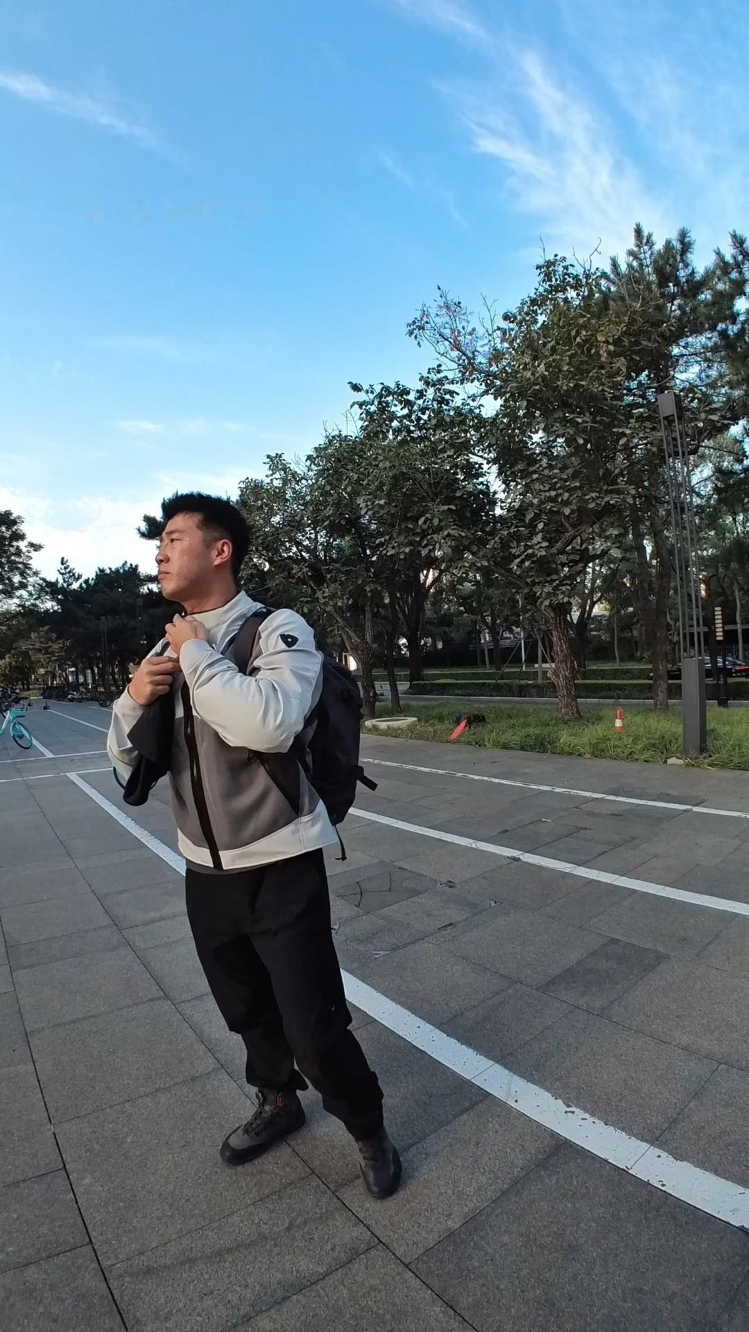 周末上课必须得早起，强度挺大，晚上22才下课(可以把车骑到教学楼下，很方便)成人
