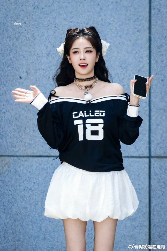 金鹤龙给白鹿化的鹿系小野猫妆真的会被这个妆惊艳到，不是那种很夸张的风格，刚好突出