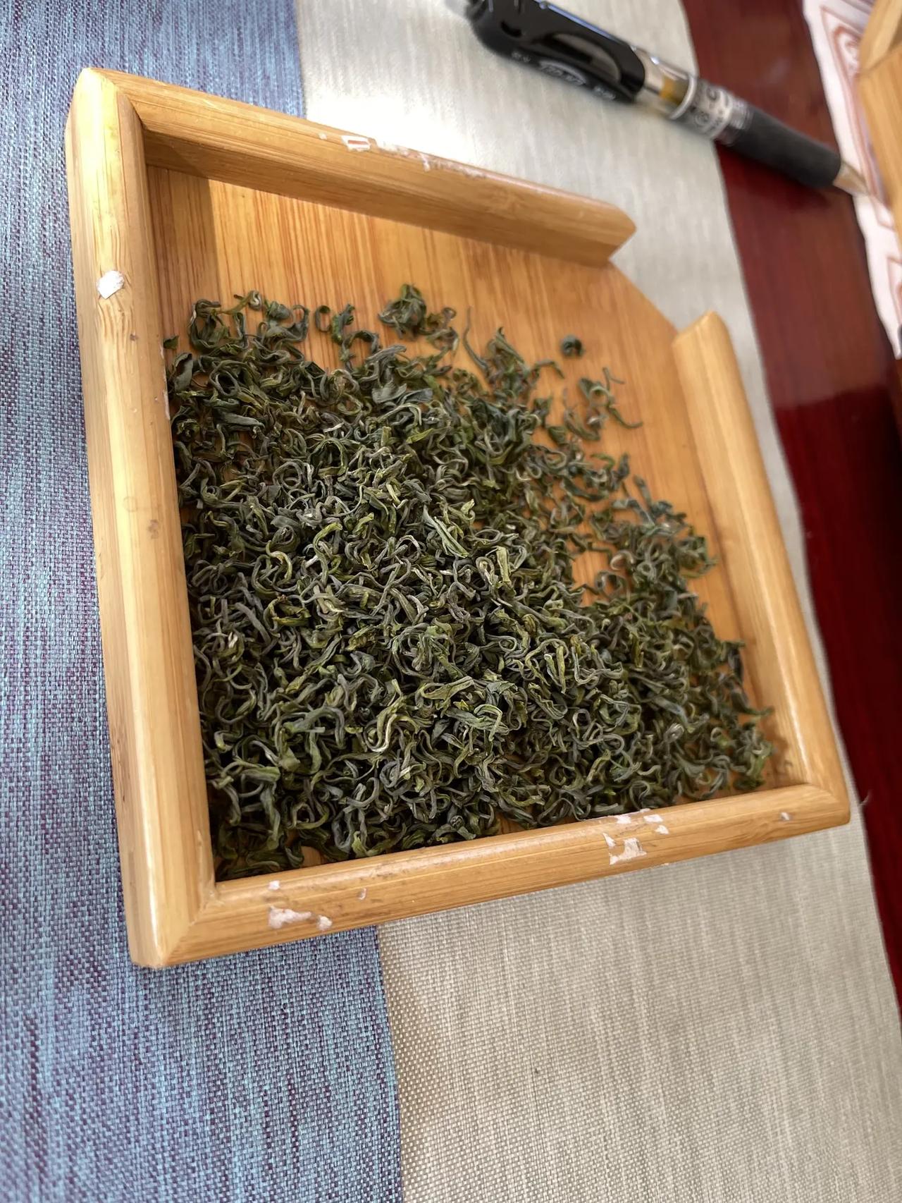 每天我都发走不少的茶叶，有红茶，绿茶，桂花红茶。从第一次发货开始到现在一共遇到三