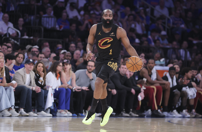 5月26日讯 NBA东部决赛G4，骑士主场惨负尼克斯，大比分0-4被横扫出局。这