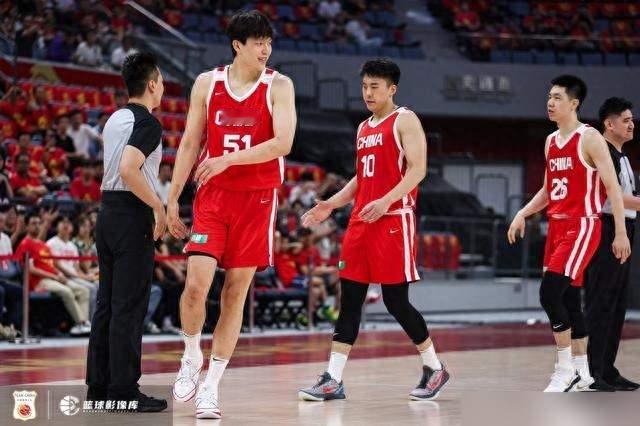 中国男篮险胜2分，黎巴嫩主帅不服，11月客场复仇悬念起