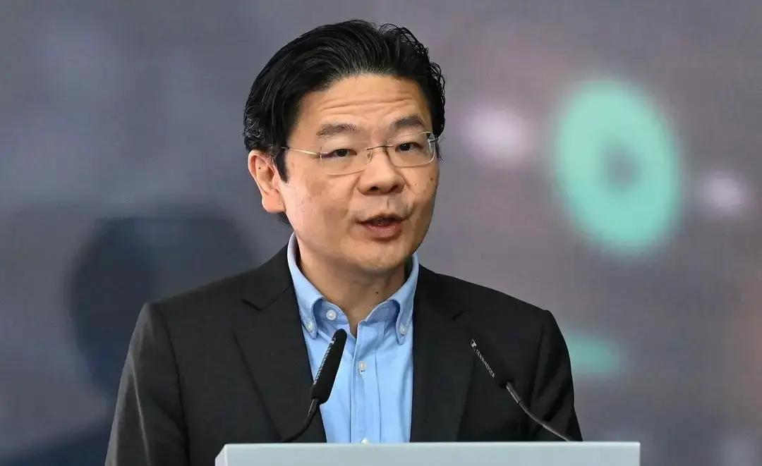 快讯！快讯！
马六甲海峡给中国货船让路的流量，五年里掉了42%，这不是一个简单的