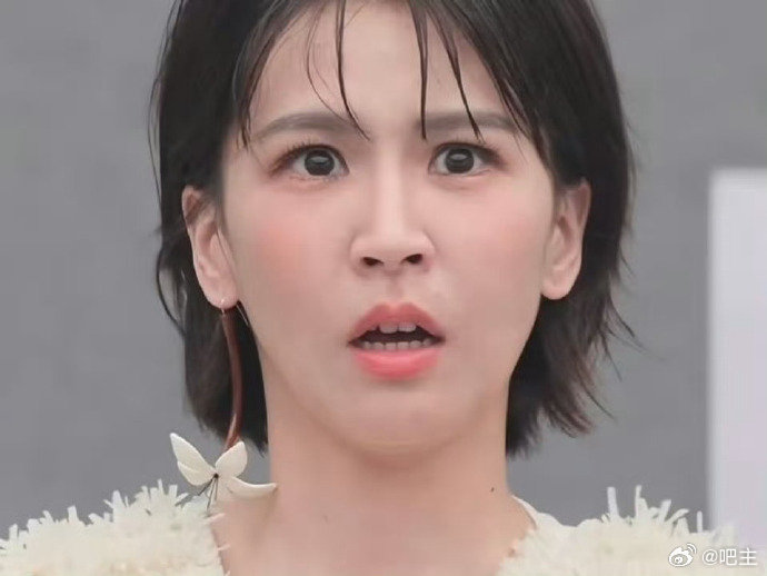 魏如萱曾沛慈同款耳环曾沛慈魏如萱同款耳环魏如萱太稳了各自奔赴舞台发光，同款配饰隔