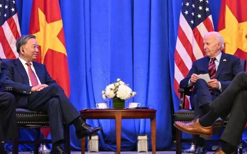 这个国家离我们很近，当它成为老美坐上宾有点洋洋得意的时候，我们还是要提醒一下，搬