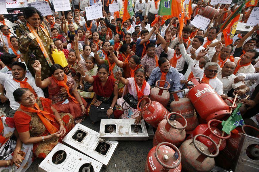 美以对伊朗的侵略，使得全球的石油、天然气和化肥价格涨上了天，人口大国印度也跟着倒