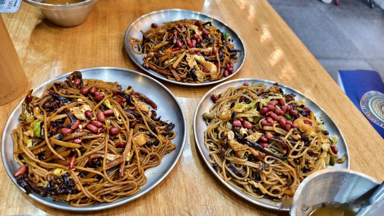 第一次点外卖，居然遇到偷餐的，外卖员说找商家，商家说是外卖员偷的，真是太离谱了！