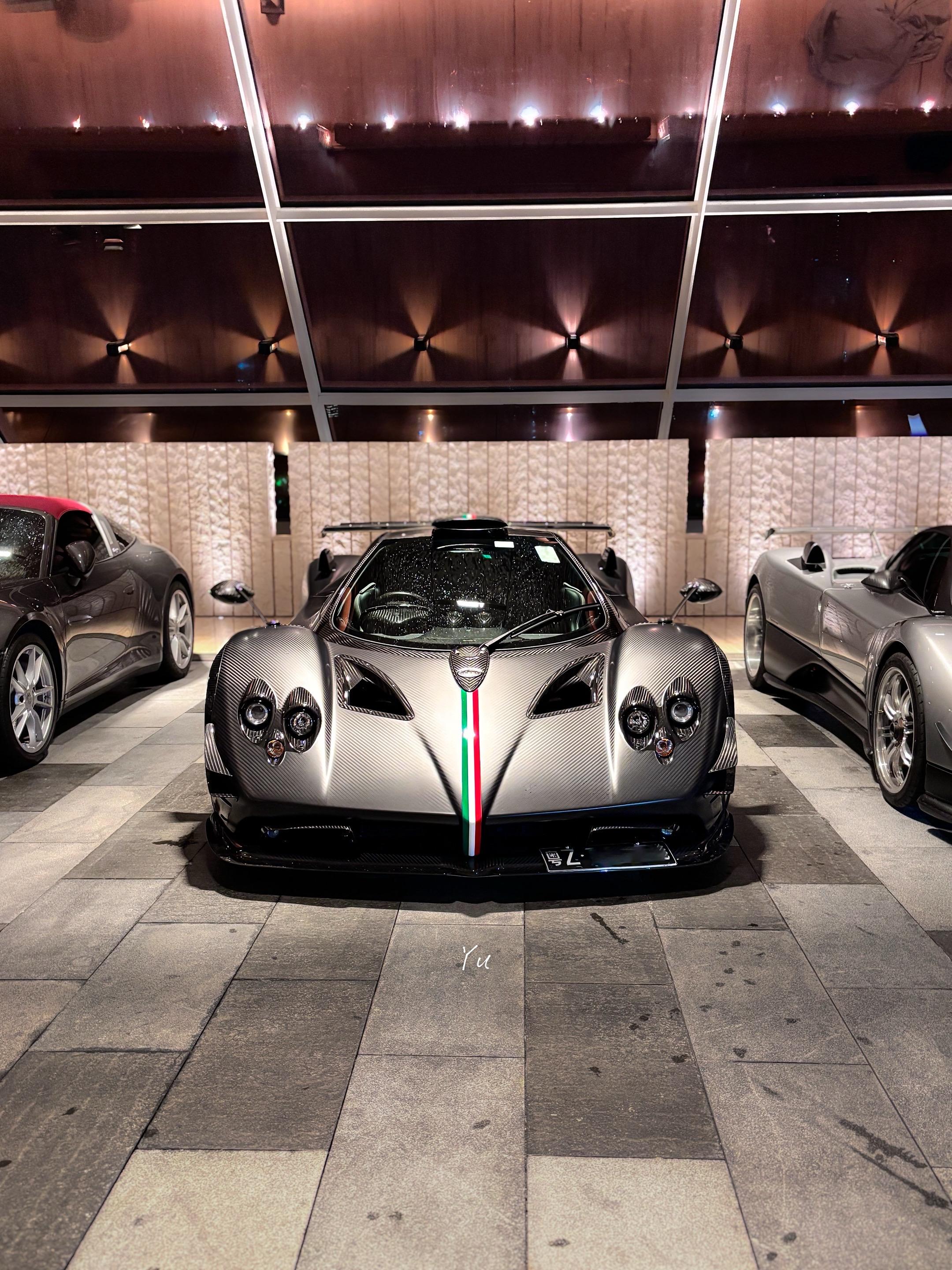 深圳惊现帕加尼Zonda Absolute EVO，三台帕加尼这场面简...