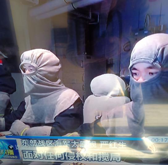 为什么正义使命-2025演习中，我海军指战员都戴上了头套？这头套起什么作用？
