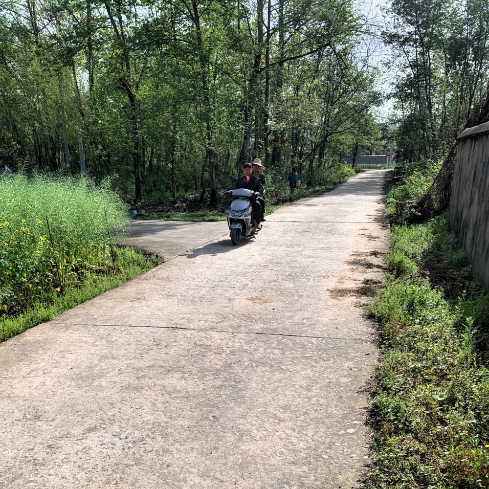 作为我是愿意用自己的养老金，
去帮子女还贷的。
水往低处流。
我们结婚生孩子，