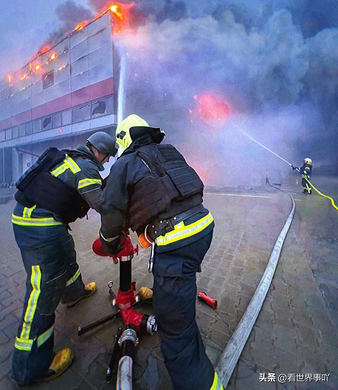 快讯！泽连斯基通报，
4月1日凌晨，俄军对乌克兰发动大规模无人机袭击，共出动33