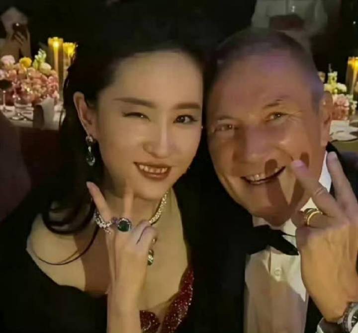 vogue红毯 疲惫刘亦菲团队 对接 主持人全部大粉通通下场  只是因为刘诗诗参