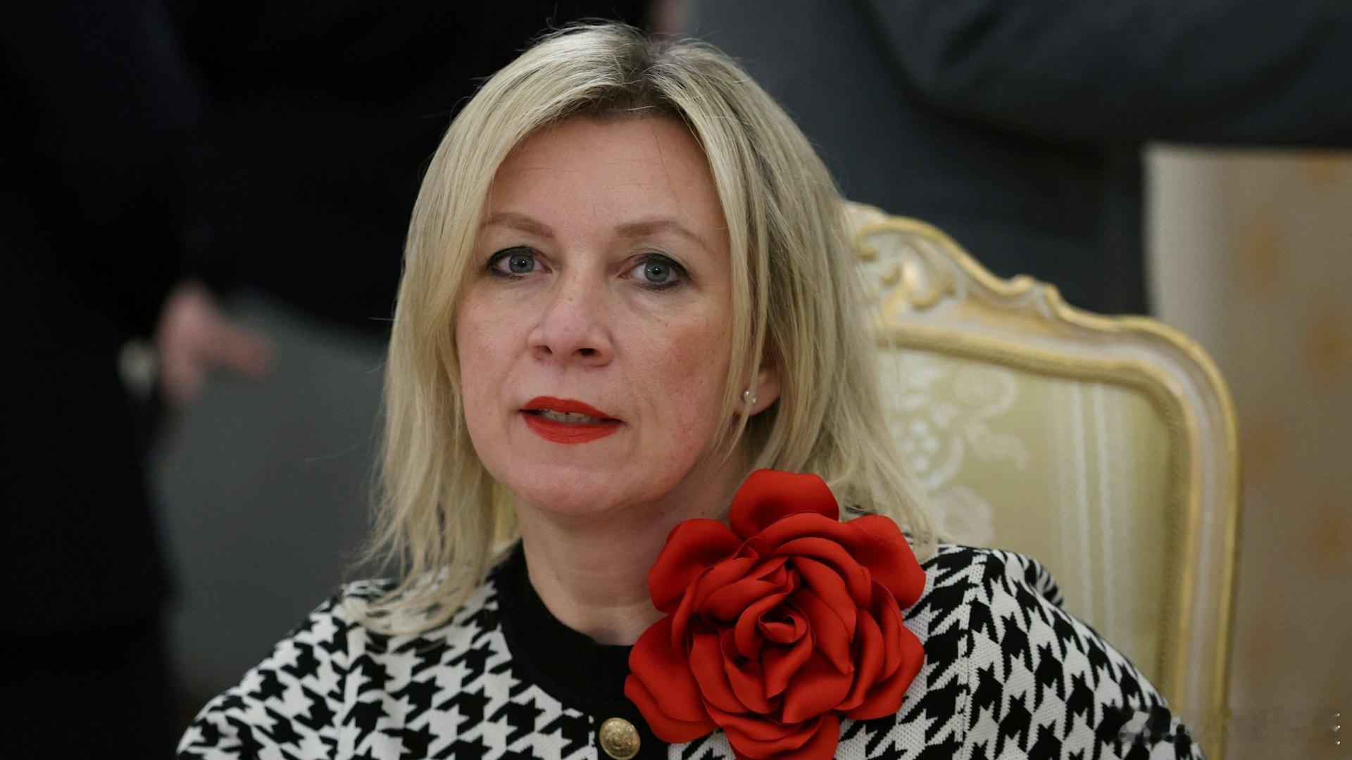 针对日本近期的危险言论和行径，俄罗斯外交部发言人扎哈罗娃先后三度发声，严厉批评。