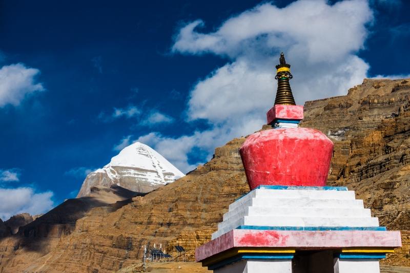 电影《冈仁波齐》结尾有言，世间并无所谓正确的生活方式，神山圣湖并非终点。我们要接