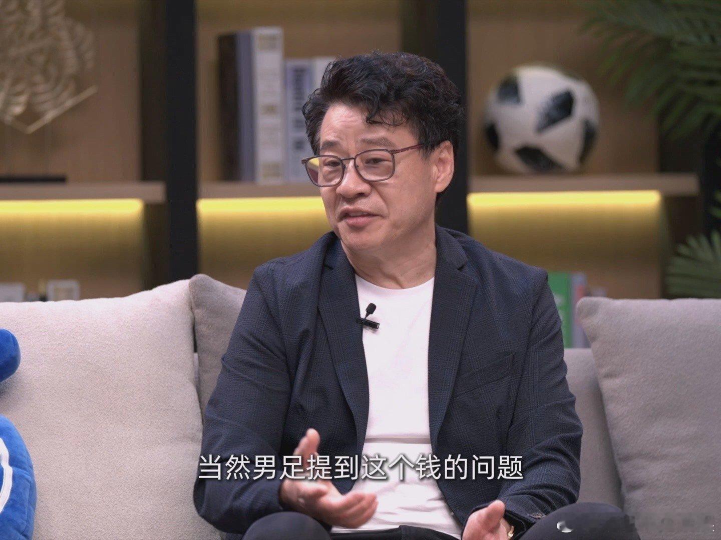 独家专访！#吴金贵揭秘中超球员身价一夜暴涨# 吴指导在专访中为我们揭秘了中超球员