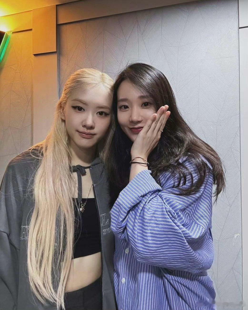BLACKPINK高阳演唱会合照 ​​​ 四姐妹太美啦 ​​​
