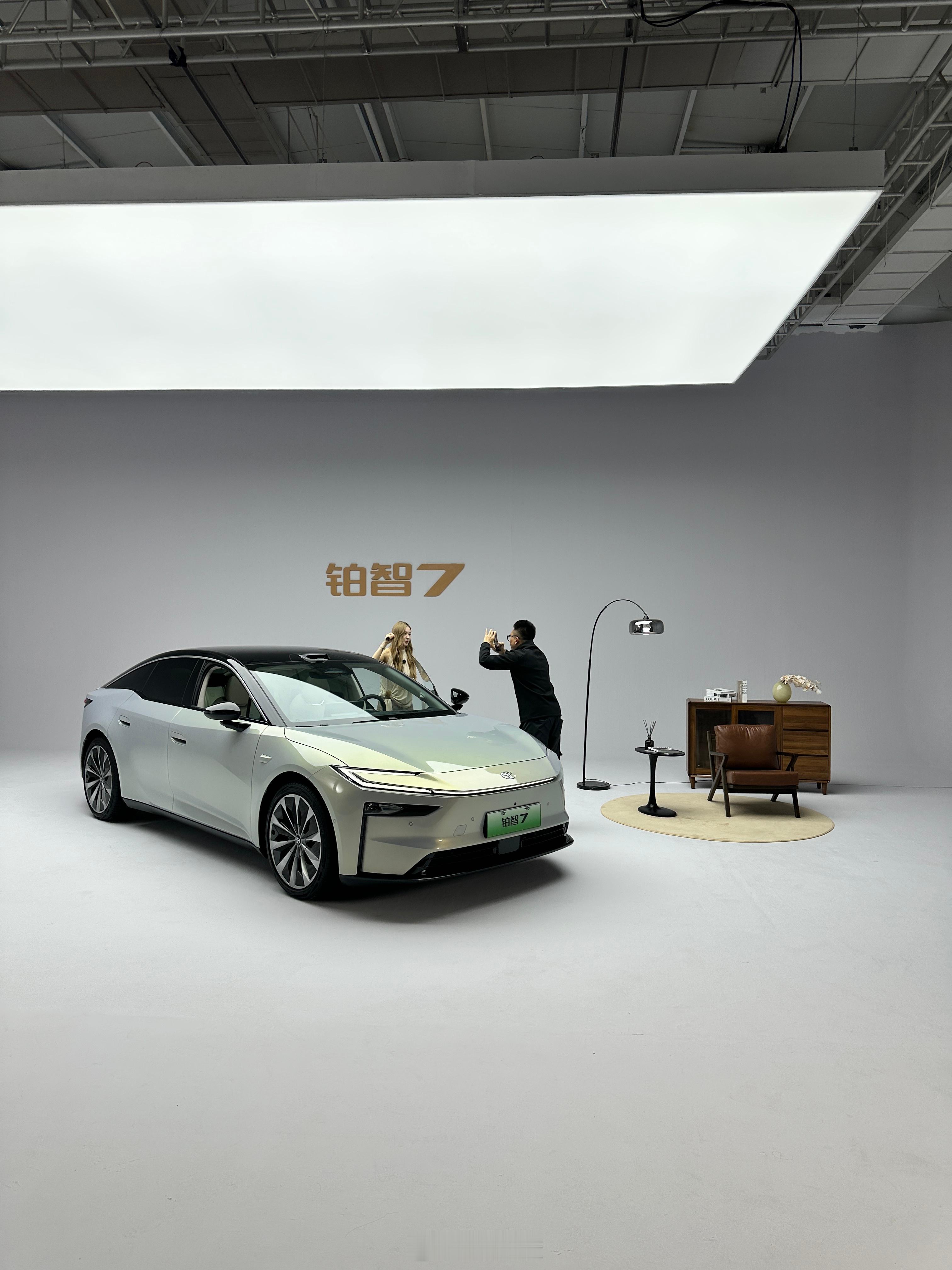 20w级买一台5m1车长，挂丰田标的豪华D级行政轿车，你说行不行？3月底铂智7就