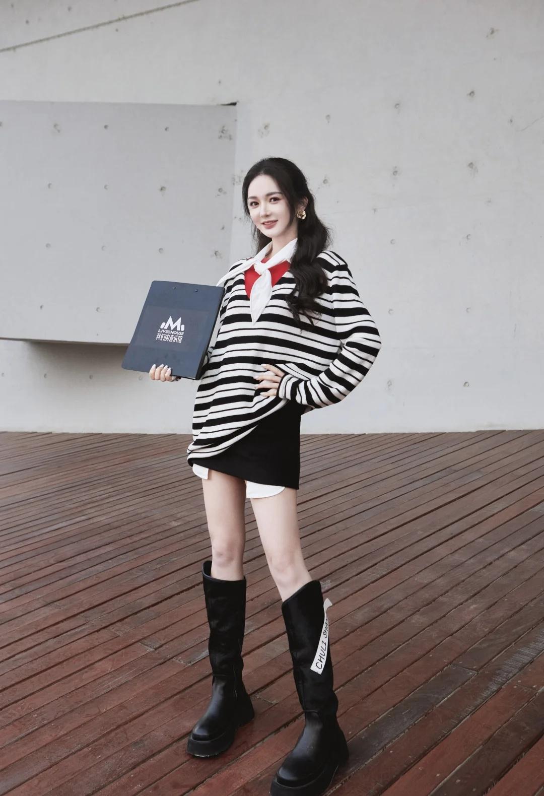 靳梦佳最新综艺搭配出自uzi✌️
讲真
我觉得本人更更更气质
虽然视频上已经很美