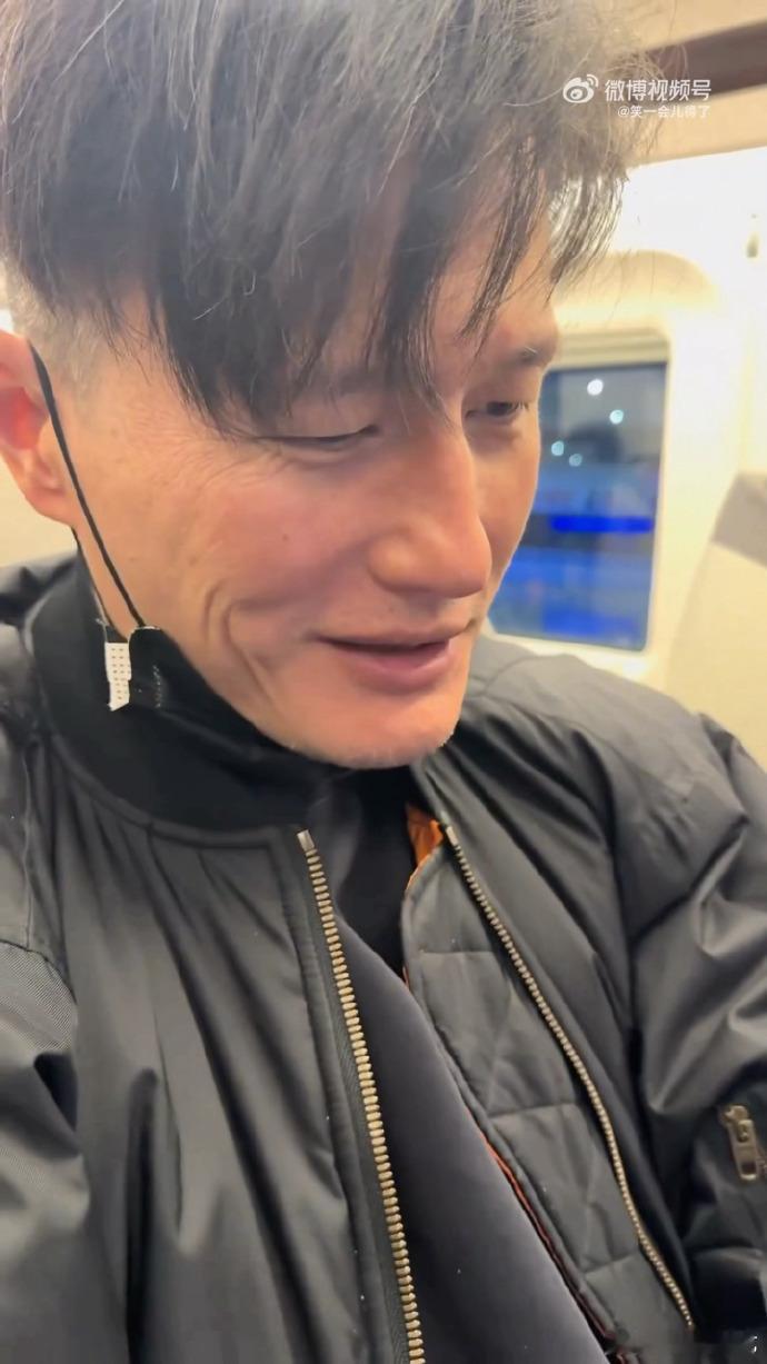 尹子维跟徐冬冬官宣后状态 果然真夫妻就是让我磕的停不下来了呀，太羡慕尹子维跟徐冬