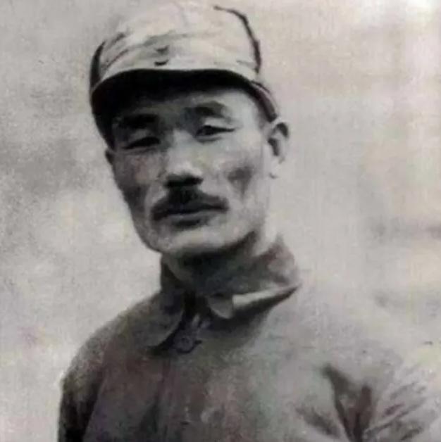 1948年，在解放战争关键时期，毛主席却下令处决了一位军区参谋长，虽然有人为此求
