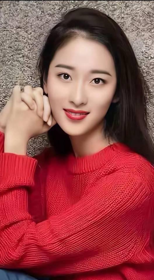 何雨虹，山东青岛籍女演员，毕业于中央戏剧学院。气质温婉大气，演技真挚有感染力，凭