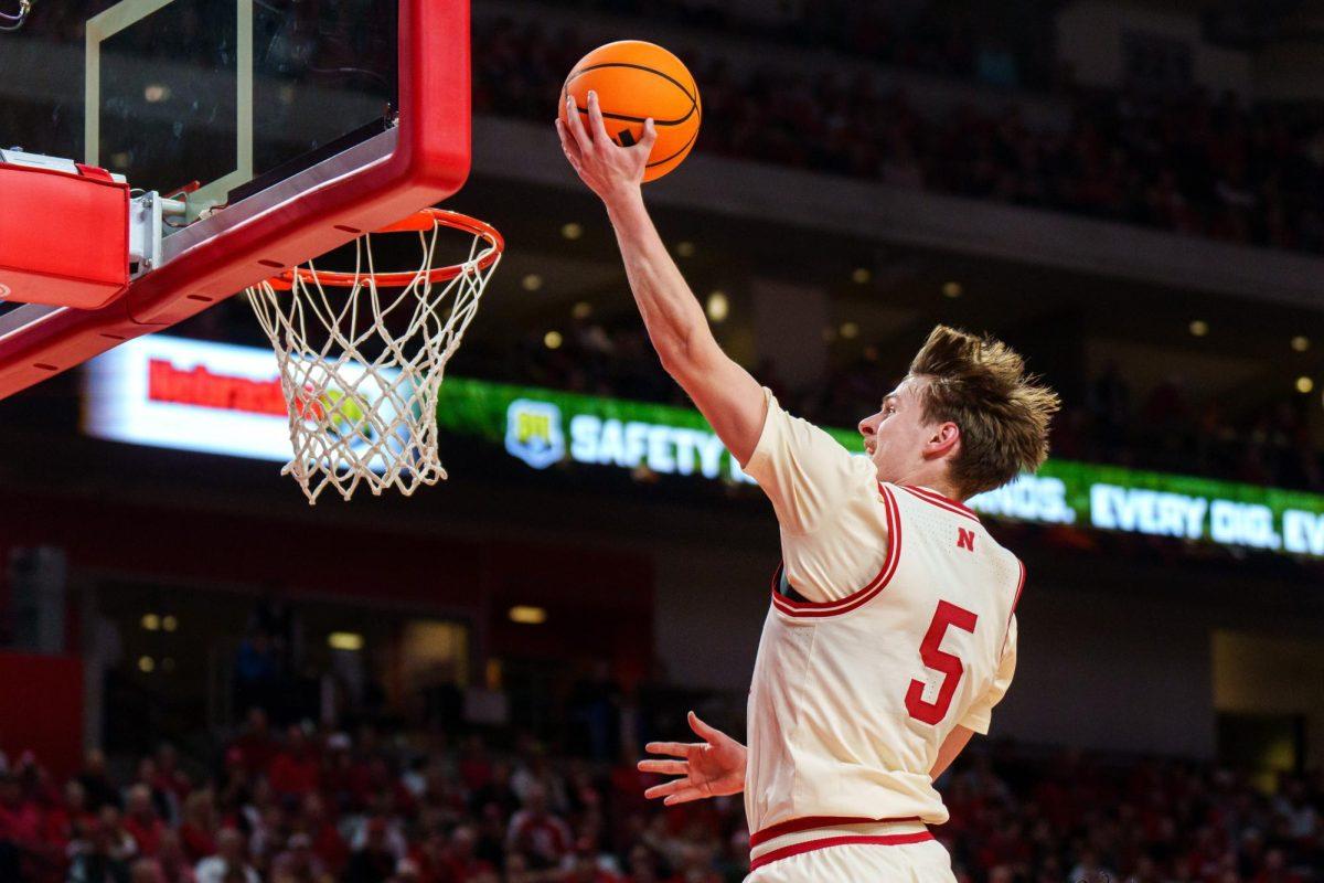 全美第10号种子内布拉斯加大学以72比69险胜了主场作战的俄亥俄州立大学。本场比