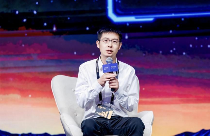 宇树科技创始人王兴兴在2025外滩大会上，竟然毫不客气的指出了目前AI 的缺陷，